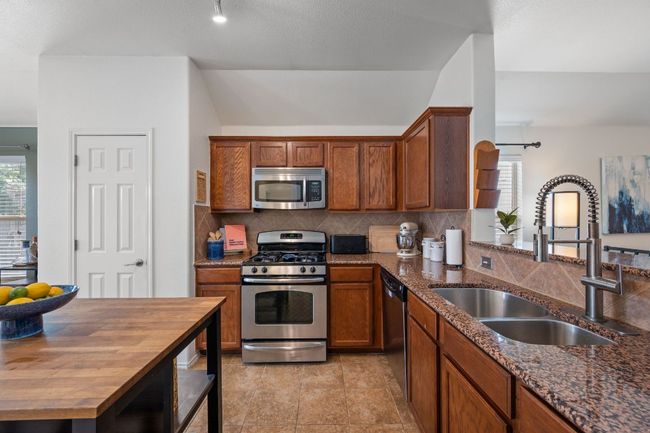 10304 Lone Pine Ln, House other with 3 bedrooms, 2 bathrooms and 4 parking in Austin TX | Image 8