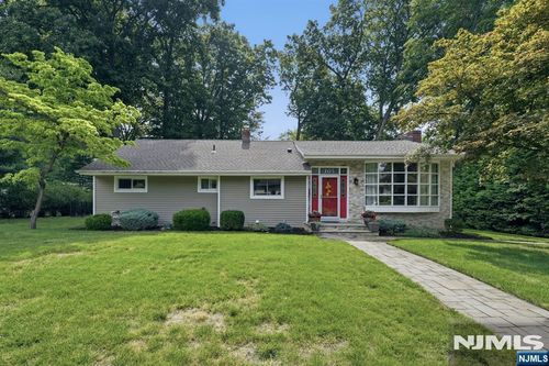 105 Winthrop Rd, Hillsdale, NJ, 07642-1113 | Card Image