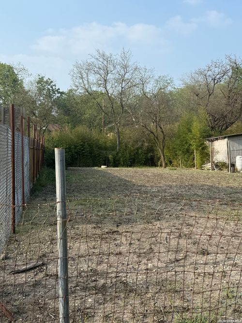 3107 Saunders Ave, San Antonio, TX, 78207-4050 | Card Image