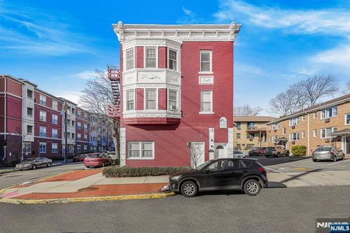 213 Park Ave, East Rutherford, NJ, 07073-1834 | Card Image