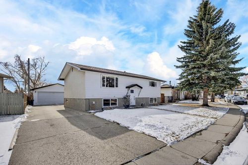 152 Maddock Way Ne, Calgary, AB, T2A3X3 | Card Image