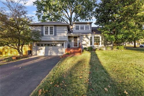 7000 Roe Ave, Prairie Village, KS, 66208-2572 | Card Image