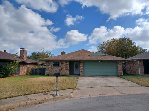2 Longhurst Ct, Pantego, TX, 76013-3001 | Card Image