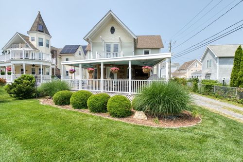 7 Crescent Ave, Niantic, CT, 06357-3036 | Card Image