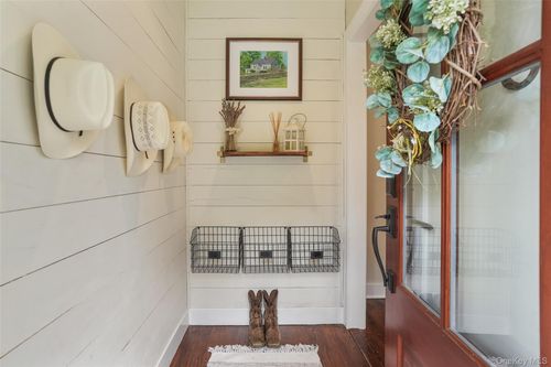 37 East St, South Salem, NY, 10590-2622 | Card Image