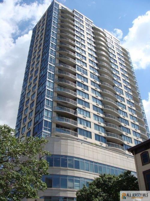 1604-1 Spring St, New Brunswick, NJ, 08901-2276 | Card Image