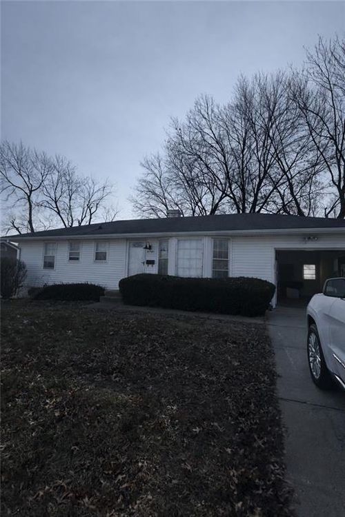 6701 E 136th St, Grandview, MO, 64030-3203 | Card Image