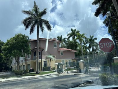 6704 - 6704 W Sample Rd, Townhouse with 3 bedrooms, 2 bathrooms and null parking in Coral Springs FL | Image 2