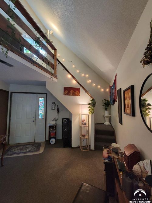 apt-4-920 Maine St, Lawrence, KS, 66044-2838 | Card Image