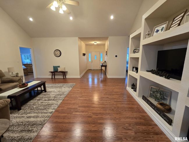 14327 Mcraven Ln, House other with 4 bedrooms, 4 bathrooms and null parking in Mount Vernon IL | Image 13