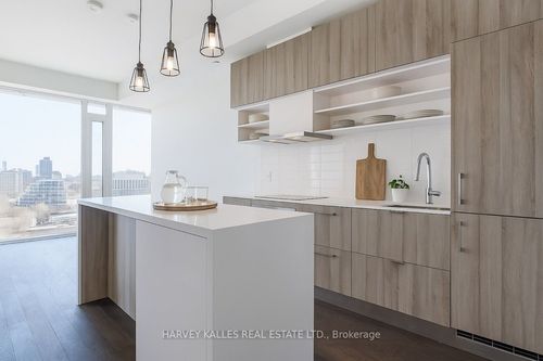 1524-8 Hillsdale Ave E, Toronto, ON, M4S0B2 | Card Image