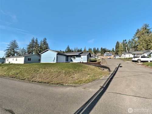 11 E Eberhart Ln, Allyn, WA, 98524-8900 | Card Image