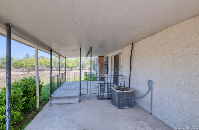 1390 Windmill Rd, House other with 2 bedrooms, 2 bathrooms and null parking in Uvalde TX | Image 17