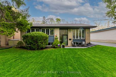 9 Groveland Cres, House other with 3 bedrooms, 2 bathrooms and 5 parking in North York ON | Image 1