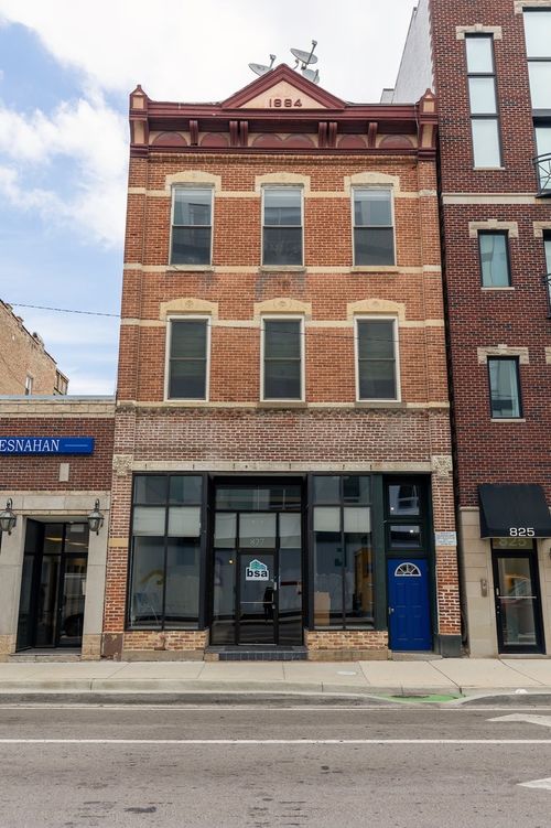 827 N Milwaukee Ave, Chicago, IL, 60642-4294 | Card Image