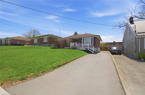 375 Wellington St, Brantford, ON, N3S4A8 | Card Image
