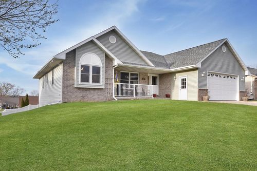 1108 Fieldstone Drive, Hartford, WI, 53027 | Card Image