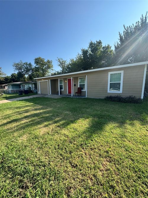 4417 Pate Dr, Fort Worth, TX, 76119-3831 | Card Image