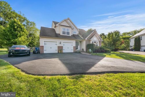 224 China Cir, WEST GROVE, PA, 19390-8813 | Card Image