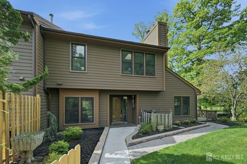 208 Hidden Hollow Ct, Edison, NJ, 08820-1054 | Card Image