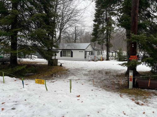 5289 Rose St, Gladwin, MI, 48624-8928 | Card Image