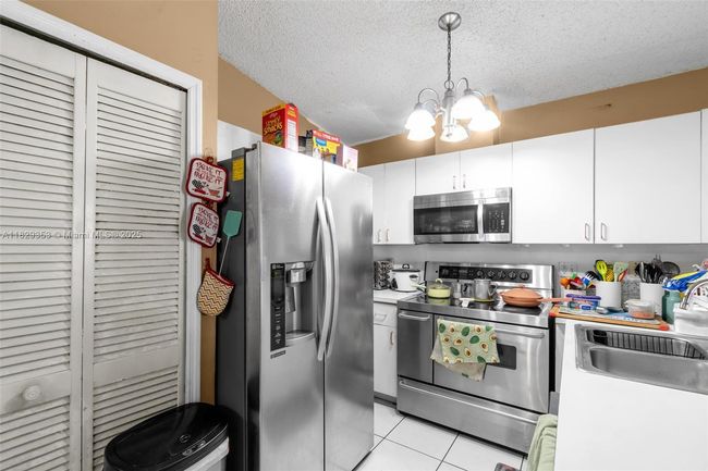 15742 Sw 137 Th Ct, House other with 3 bedrooms, 2 bathrooms and null parking in Miami FL | Image 4