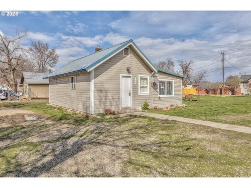 107 Se 5th Ave, Ontario, OR, 97914-3642 | Card Image