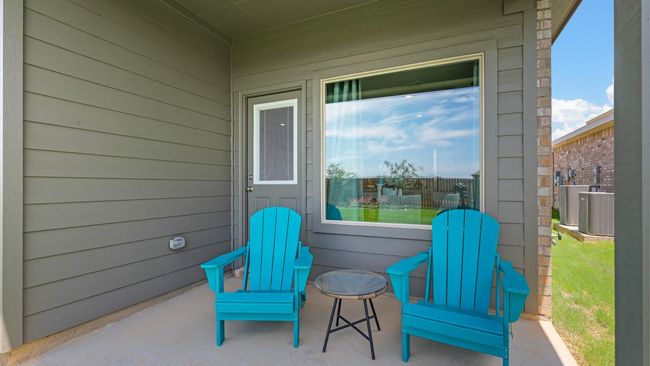 704 Amber Fields Drive, House other with 4 bedrooms, 2 bathrooms and null parking in Denton TX | Image 37