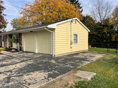 Extra parking space to the right of garage | Image 3