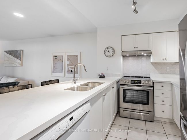 413 - 35 Kingsbridge Garden Cir, Condo with 2 bedrooms, 2 bathrooms and null parking in Mississauga ON | Image 11