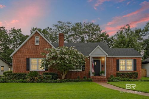 300 Woodlands Ave, Mobile, AL, 36607-2221 | Card Image