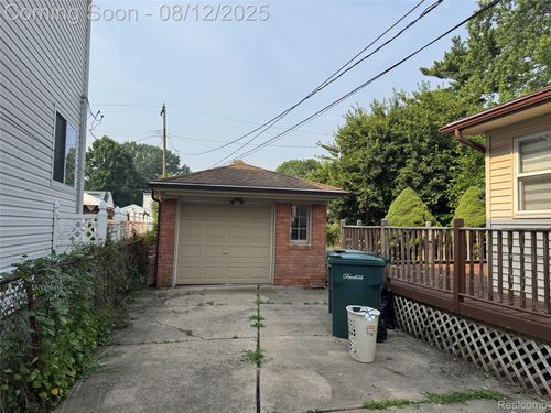 22555 Olmstead St, Dearborn, MI, 48124-2757 | Card Image