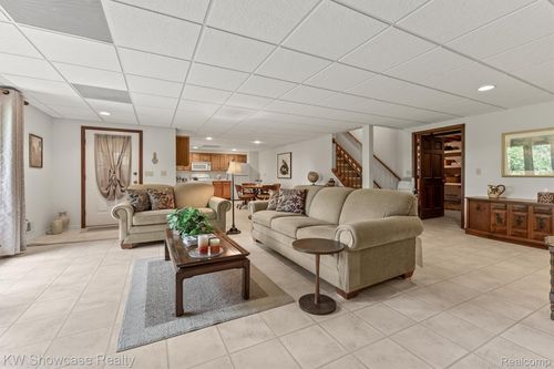 5265 Oak Hill Trl, Commerce Township, MI, 48382-1130 | Card Image