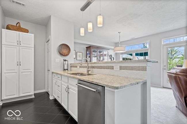 11264 Fonthill Dr, Condo with 2 bedrooms, 3 bathrooms and null parking in Indianapolis IN | Image 4