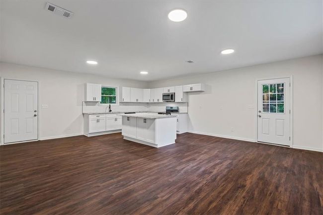 2091 Chestnut Log Dr, House other with 3 bedrooms, 2 bathrooms and null parking in Lithia Springs GA | Image 6