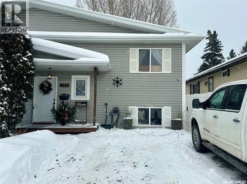 223 Lochrie Cres, Saskatoon, SK, S7M5E3 | Card Image