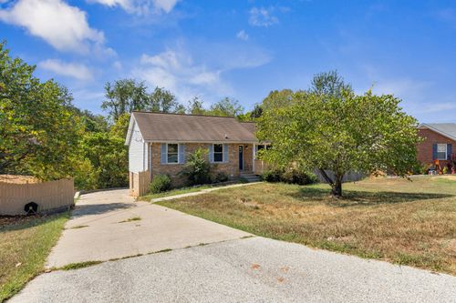 704 Green Valley Ct, Clarksville, TN, 37042-3489 | Card Image