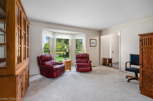 2407 Canoe Circle Dr, Lake Orion, MI, 48360-1884 | Card Image