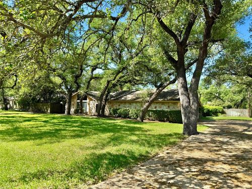 11906 Brookwood Cir, Austin, TX, 78750-2748 | Card Image