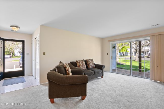 12-1 - 437 Hampton Ct, Condo with 2 bedrooms, 2 bathrooms and 1 parking in Manalapan NJ | Image 6