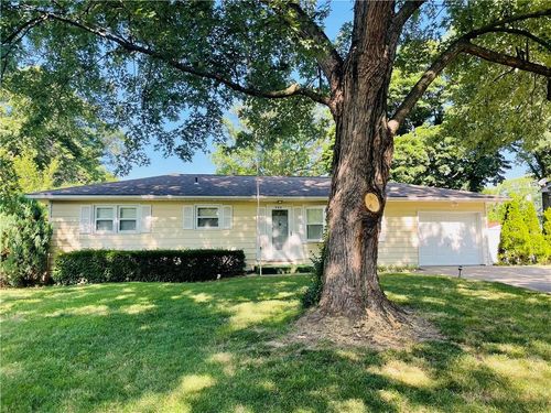 506 1st Ter, Lansing, KS, 66043-1602 | Card Image