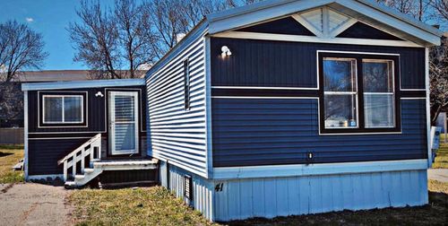 41-3220 12th Avenue N, Fargo, ND, 58102 | Card Image