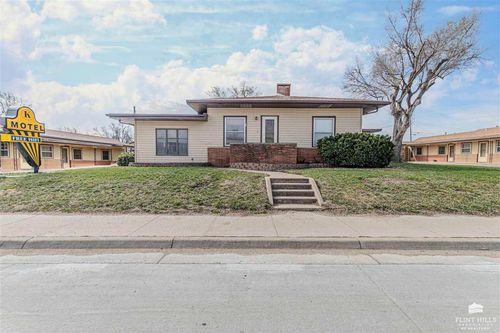 112 W 7th St, Washington, KS, 66968-2222 | Card Image