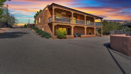424 Apodaca Hill St, Santa Fe, NM, 87501-5902 | Card Image