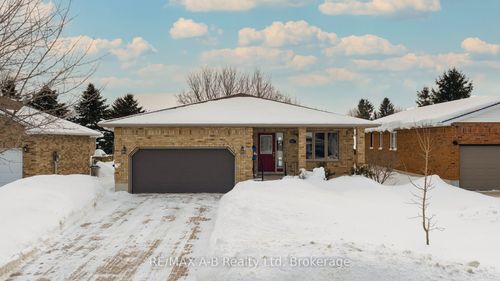 87 Napier St, Mitchell, ON, N0K1N0 | Card Image