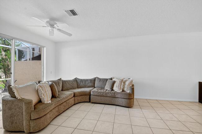 9675 Crescent View Dr N, Condo with 3 bedrooms, 2 bathrooms and null parking in Boynton Beach FL | Image 16