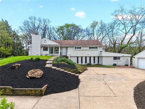 1700 Village Rd, Glenshaw, PA, 15116-2109 | Card Image