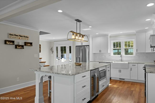 Entry/Eat-In Kitchen | Image 23