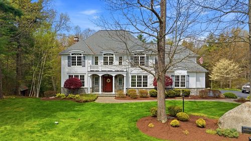 16 Falcon Hts, Wilbraham, MA, 01095-2333 | Card Image