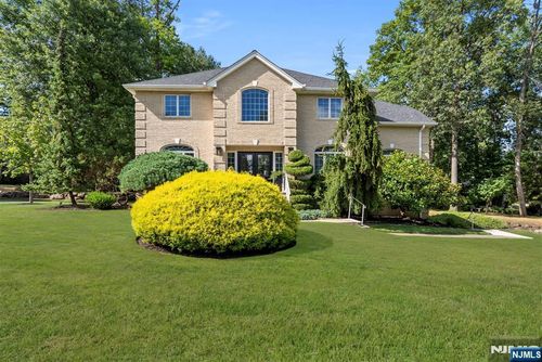 9 Woodland Ct, Wayne, NJ, 07470-3857 | Card Image